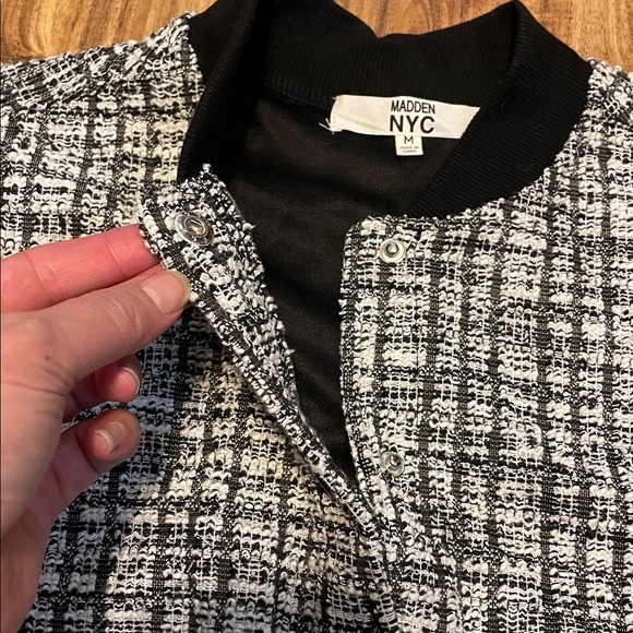 Madden NYC women’s medium Tweed Bomber Jacket top Black White pockets snaps - Picture 4 of 6